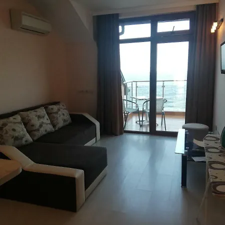 за гости чайка град 4*